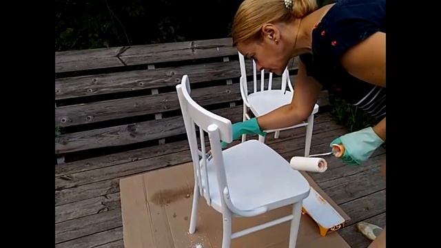 Цвет настроения стола и стульев белый. смотреть онлайн