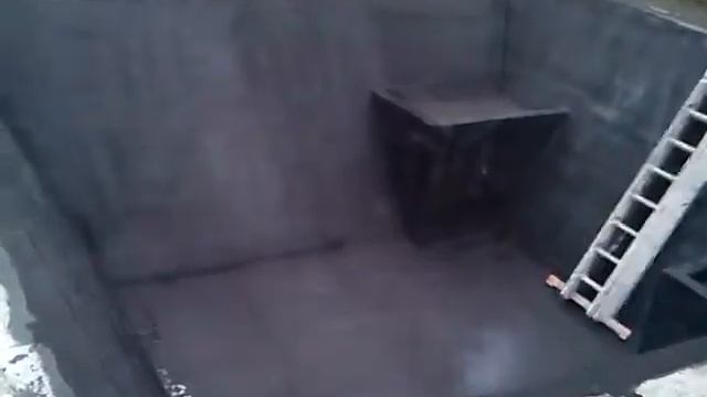 Покрытие водоема