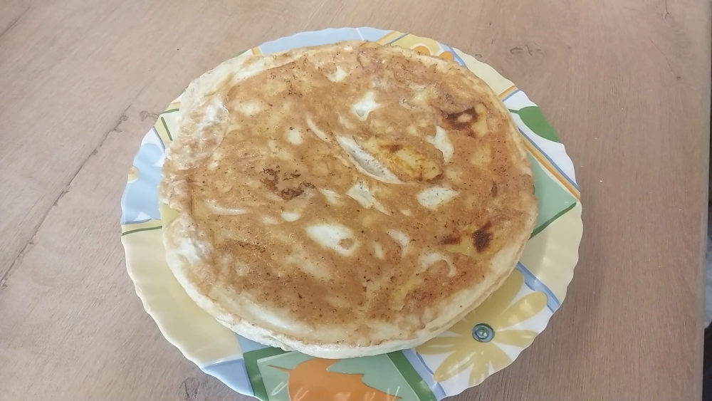 Омлет с картофельными слайсами. Делаем более сытный завтрак смотреть онлайн