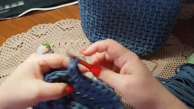 Рюкзак из трикотажной пряжи крючком Часть 2/Backpack made of knitted yarn crochet, option number 2 смотреть онлайн