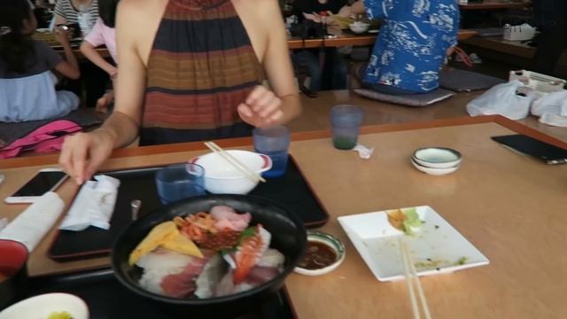 Сашими и Золотая рыбка за 30 долларов - Обед на берегу Токийского залива ｜Японская еда смотреть онлайн