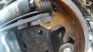 Замена заднего тормозного цилиндра, задних колодок форд фокус 1+ прокачка системы без АБС