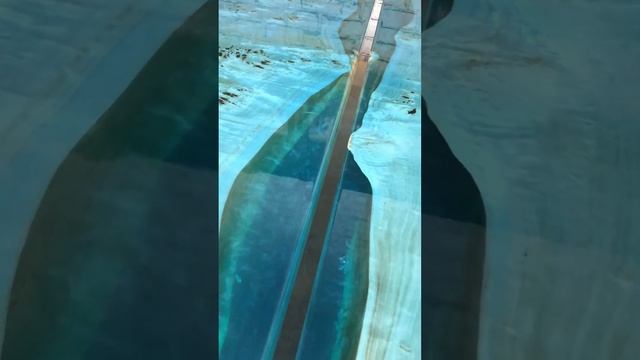 Журнальный стол из капового тополя с заливкой бирюзовой эпоксидной смолой с перламутром. смотреть онлайн