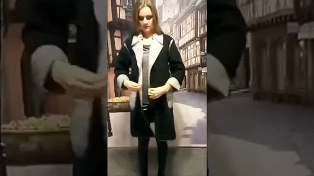 Двустороннее ПАЛЬТО с оригинальной отделкой "АКВАРИУМ" / Double face COAT with "AQUARIUM" trimming смотреть онлайн