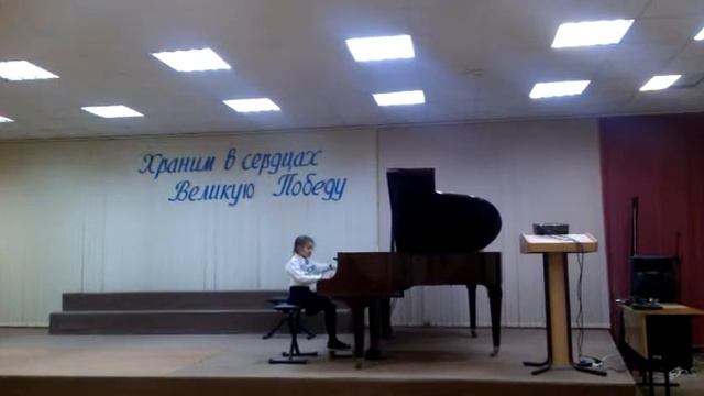 Настя играет на пианино!!! смотреть онлайн
