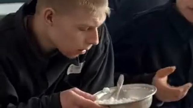 Пацаны, а че так вкуснее? смотреть онлайн
