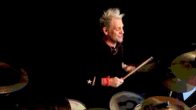 Drummer Matt Muckle playing "Locked Out of Heaven" by Bruno Mars смотреть онлайн