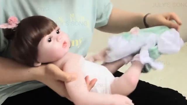 Кукла Реборн Силиконовая / Кукла Писающая Девочка Реалистичная Пьет / Игровой набор с куклой 38 см смотреть онлайн