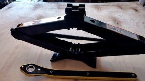 Домкрат с трещеткой обзор