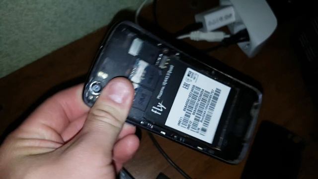 Как зарядить батарейку со сломанным разъемом смотреть онлайн