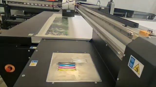 Планшетный принтер LinkPrint FB320. Пример печати на фасадах и ограждениях. смотреть онлайн