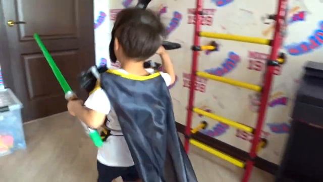 Жантик и сонный папа играют с ним в детские игры идут играть на детской площадке смотреть онлайн