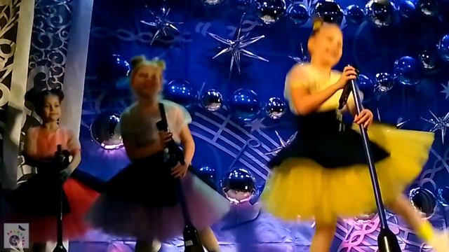 ДОМИСОЛЬКИ - Частушки Бабок Ежек [2023] смотреть онлайн