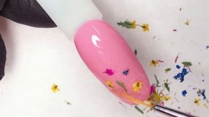 Летний дизайн ногтей с использованием сухоцветов  Маникюр с сухоцветами