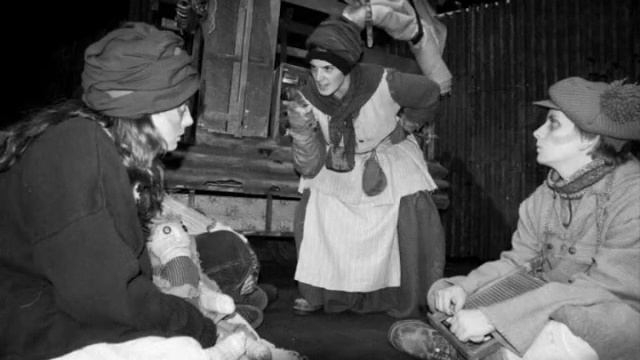 Κατίνα Παξινού - "το τραγούδι της Μάνας Κουράγιο" смотреть онлайн