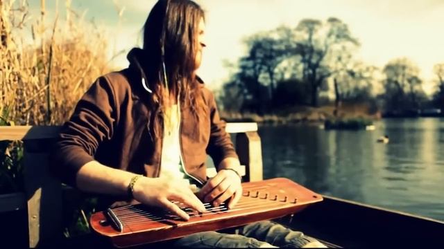 Необычная игра на гуслях! смотреть онлайн