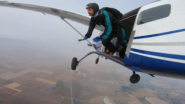 A License Check Dive Skydiving with Joe from 9k смотреть онлайн