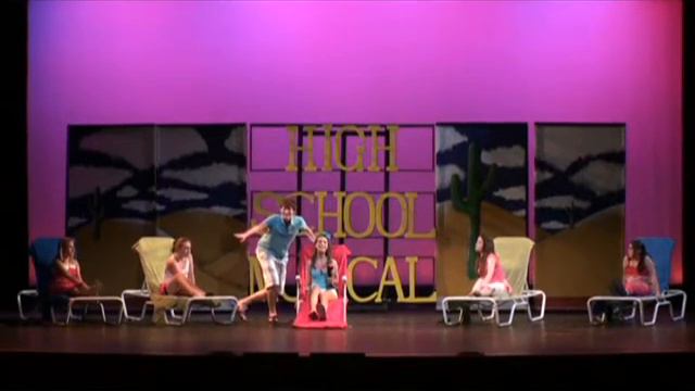 Sydney sings Fabulous from High School Musical 2 смотреть онлайн