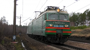ВЛ11-018 Б/019 с грузовым поездом и приветливой бригадой