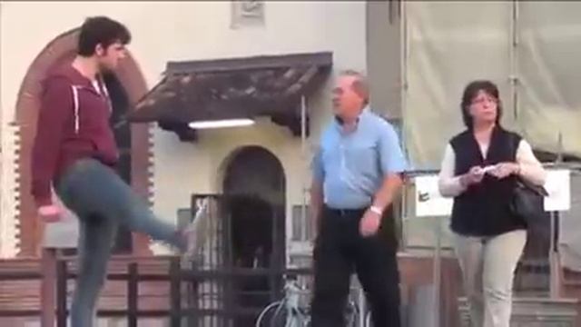 Человек много пукает.))) смотреть онлайн