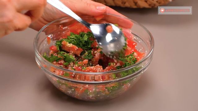 Fill the tray with rolls! A dinner with chicken breast, for all your guests смотреть онлайн