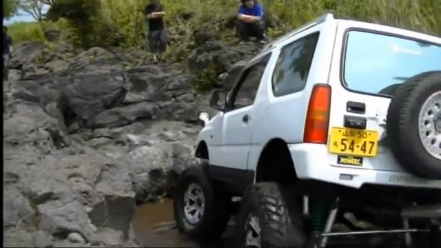 Rock crawling at Suzuki Jimny Samurai (Baby G). The president easily ran off-road with JB23. смотреть онлайн