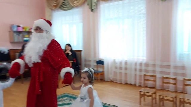 Новогодние приключения в младшей группе 1"Петушок " смотреть онлайн