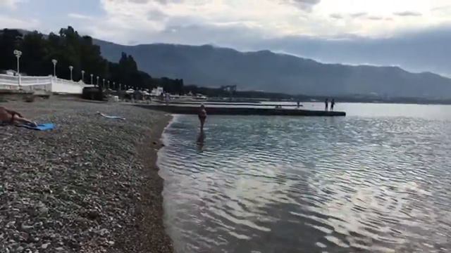 ГЕЛЕНДЖИК. ПОГОДА 19 АВГУСТА 2019г. НА ПЛЯЖАХ НИКОГО НЕТ! Пусто! Дельфины! смотреть онлайн