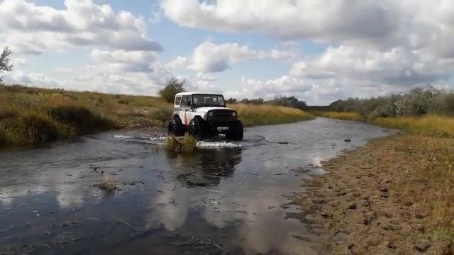 Уаз 469 на больших колесах Краз Уаз 31512 смотреть онлайн