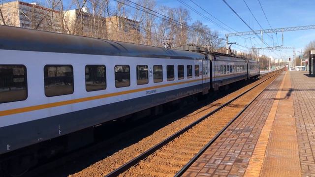 ЭД4М-0479 ФИЗТЕХ.ЭЛЕКТРИЧКА и ЭП2Д-0074 ЦППК Перекраска Наше Подмосковье На станции Дегунино