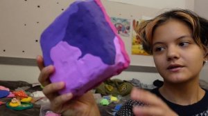 делаем тарелочки из пластилина и рассматриваем их ||| making clay plates and show them