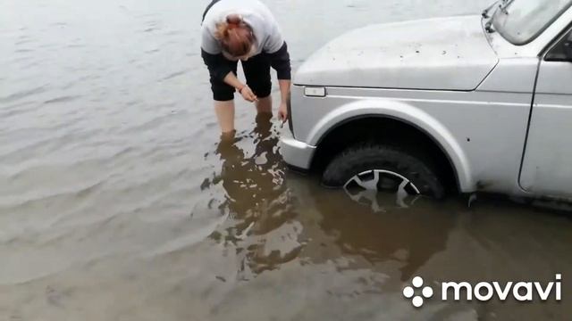 Нива застряла в озере. смотреть онлайн