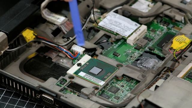 I Bought a $49 Thinkpad... And Got Scammed! смотреть онлайн