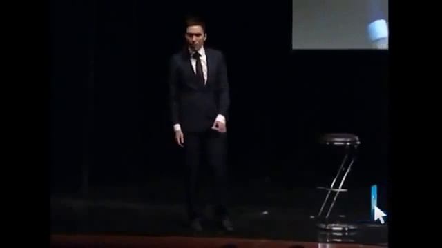 Ребенок учиться ходить 'Не, это не работает. Не МОЕ' смотреть онлайн