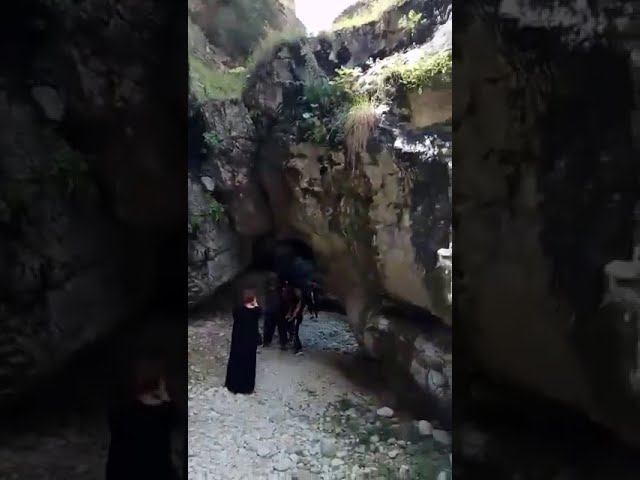 История Дагестана: Пещера с водопадом в селе Салта Гунибского района Республики Дагестан. смотреть онлайн