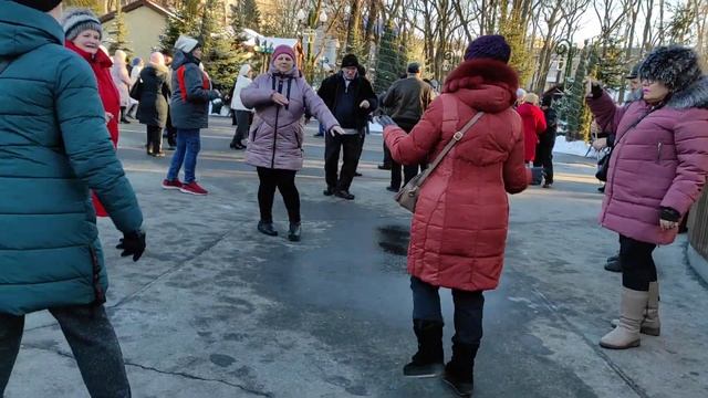 ТАНЦЫ В ПАРКЕ ГОРЬКОГО/РЕТРО ПАРК/ХАРЬКОВ/ФЕВРАЛЬ 2022?? смотреть онлайн