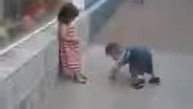 Детский Пикап Мальчик снимает Девочку! смотреть онлайн