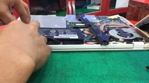 Laptop Toshiba Satellite L40 A change battery