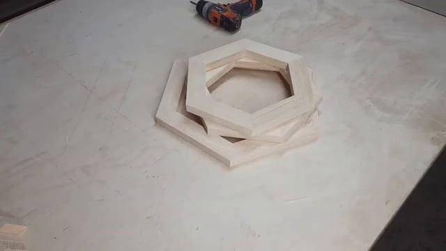 Клеим шестигранник. Делаем супер светильник. I glued the hexagon, made a super lamp. смотреть онлайн