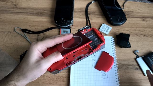 Установка аккумулятора для Sony PSP вместо UMD привода смотреть онлайн