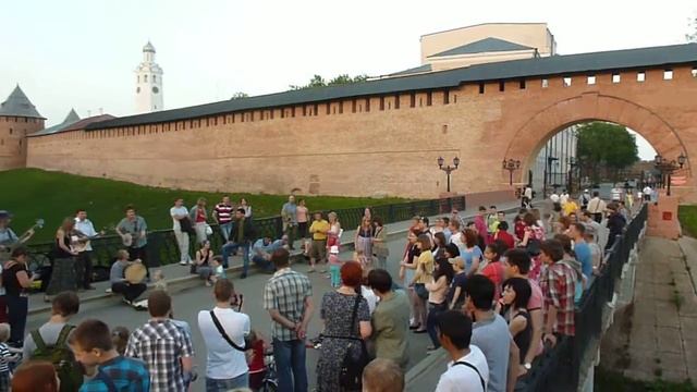 Уличные музыканты в Великом Новгород (Street musicians in Veliky Novgorod) смотреть онлайн