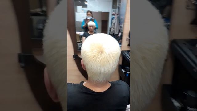 Всем смотреть. Короткий стрижка и окрашивание МОСКВА салон . 29.04.2021.?♀️?♀️?♀️?♀️?♀️ смотреть онлайн