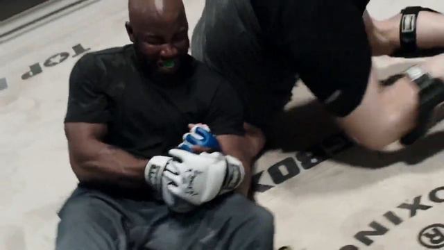 Rendirse Jamas 3 - Case Walker VS Brody James