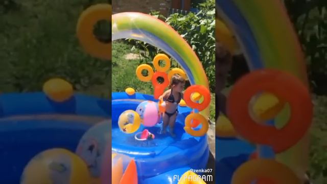 Игровой Бассейн смотреть онлайн