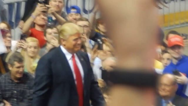 did donald trump just walk out to the nostalgia critic theme? смотреть онлайн