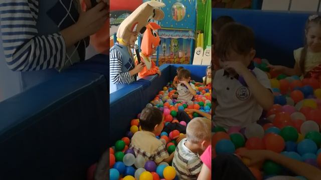 игры детей, шарики, антиматоры, детский праздник смотреть онлайн