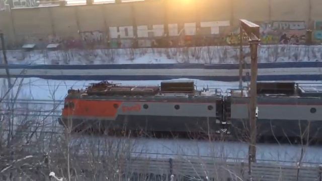 Электровоз ВЛ11М-377 следует резервом по перегону Екатеринбург пасс-Шарташ смотреть онлайн