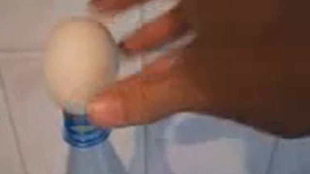 Как засунуть яицо в бутылку смотреть онлайн