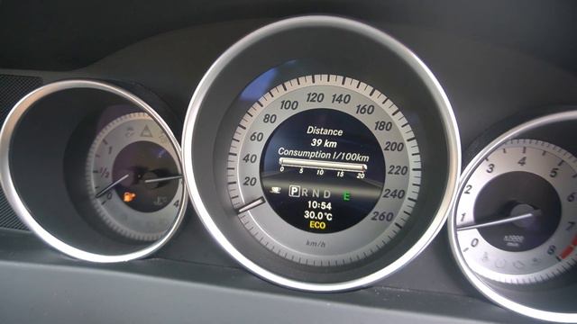 MERCEDES BENZ C180 YOM 2012-SLJ3327T смотреть онлайн