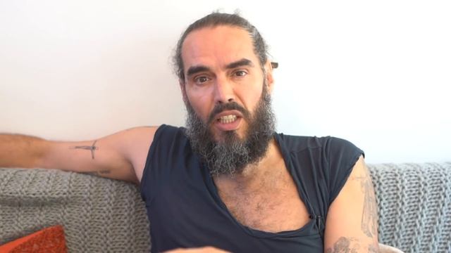 How I Became Confident | Russell Brand смотреть онлайн